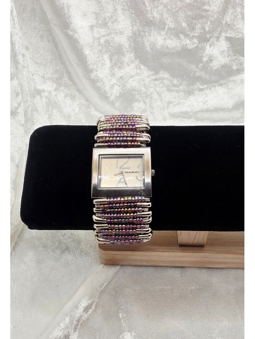 Narmi Quartz Watch Working 7” Stretch Band Purple Beaded Silver Tone Y2K Style